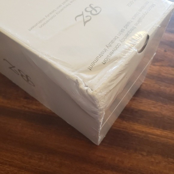 NIB Blackhead Remover 5V Vacuum Portable Blackhead Electric Wireless Recharge - Picture 8 of 8